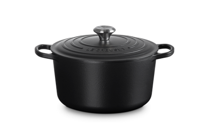 Signature Deep Round Oven 6.5 Qt Licorice SS Knob