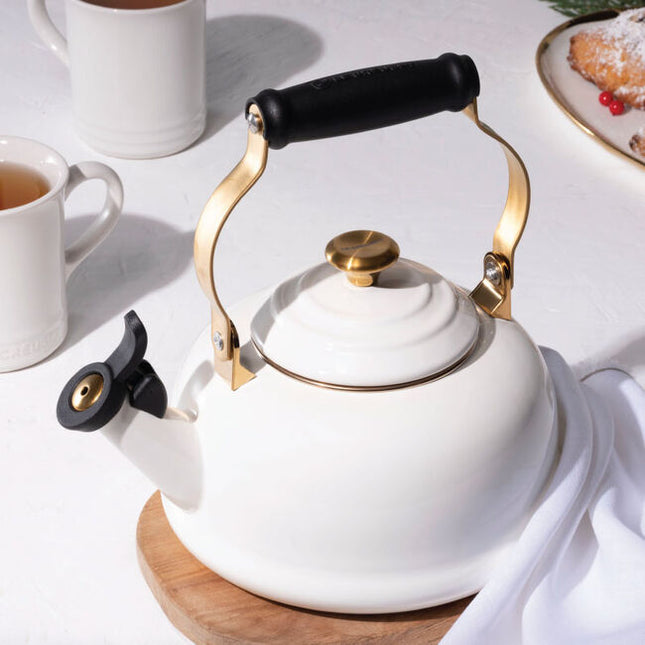 Whistling Kettle White w/ Gold Knob