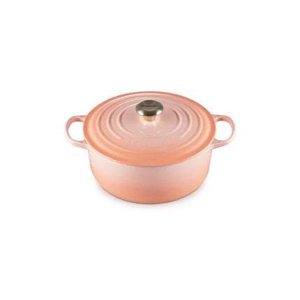 Signature Round Dutch Oven 5.5 Qt