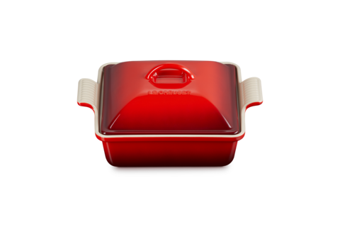 Heritage Square Covered Casserole 2.5 Qt Cerise