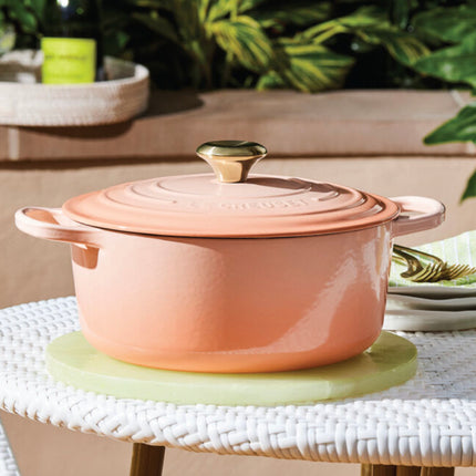 Signature Round Dutch Oven 7.25 qt Peche
